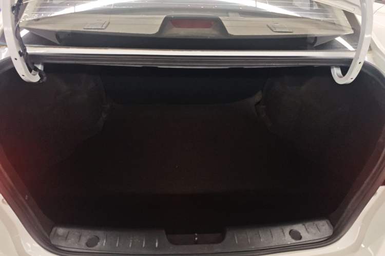 Used Roewe 350 2015 1.5L Manual Luxury Sunroof Edition
