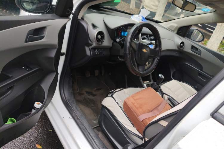 Used Chevrolet Aveo Sonic 2014 Sedan 1.4SL MT Comfort Edition
