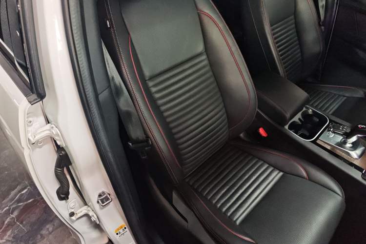 Used Land Rover Discovery Sport 2022 249 PS R-Dynamic HSE Luxury Custom Edition 7 Seats Right Front Seat