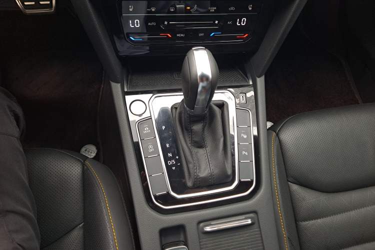 Used Volkswagen FAW-Volkswagen CC 2024 380TSI Striking Edition Gear Lever