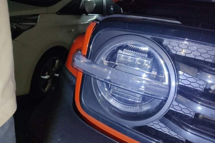 Used Tank 300 2021 City Edition 2.0T—Truly Stylish Right Front Headlight