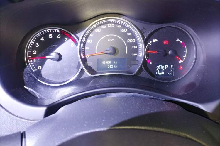 Used Renault Koleos 2014 Revised Version 2.5L Two-Wheel Drive Urban Edition Odometer Close Up