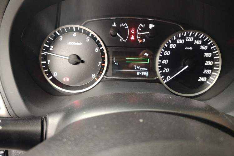 Used Nissan Sylphy 2016 Classic 1.6XL Manual Luxury Edition Odometer Close Up