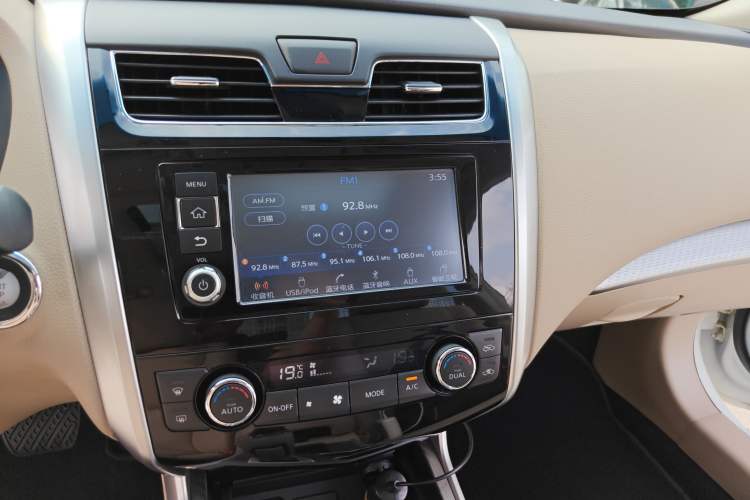 Used Nissan Teana 2016 Revised Version 2.0L XL Comfort Edition Audio And AC Panel