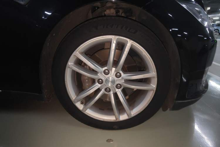 Used Tesla Model S 2014 S 85 Right Front Wheel Hub