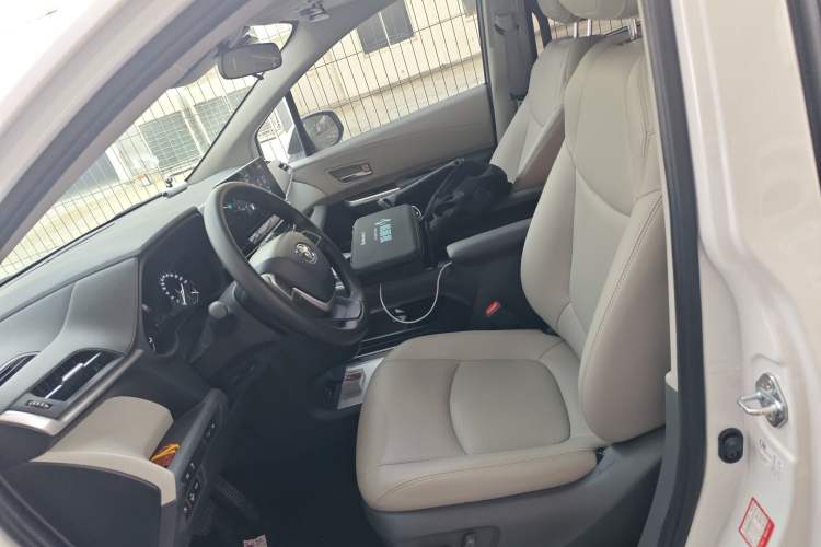 Used Toyota SIENNA 2024 2.5L Hybrid Comfort Edition Left Front Seat