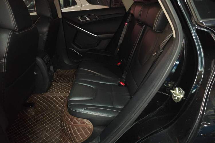 Used JMC Yusheng S330 2016 1.5L GTDi Automatic Two-Wheel Drive Flagship Edition Left Rear Seat