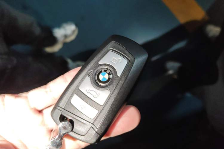 Used BMW 5 Series 2014 528Li Leading Model
