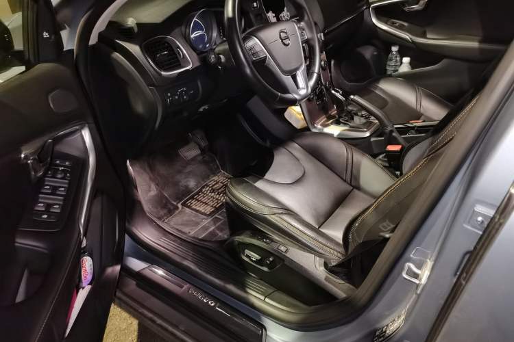 Used Volvo V40  Driver Seat