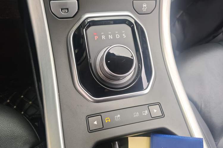 Used Land Rover Range Evoque 2015 2.0T Five-Door Zhiyao Edition Gear Lever