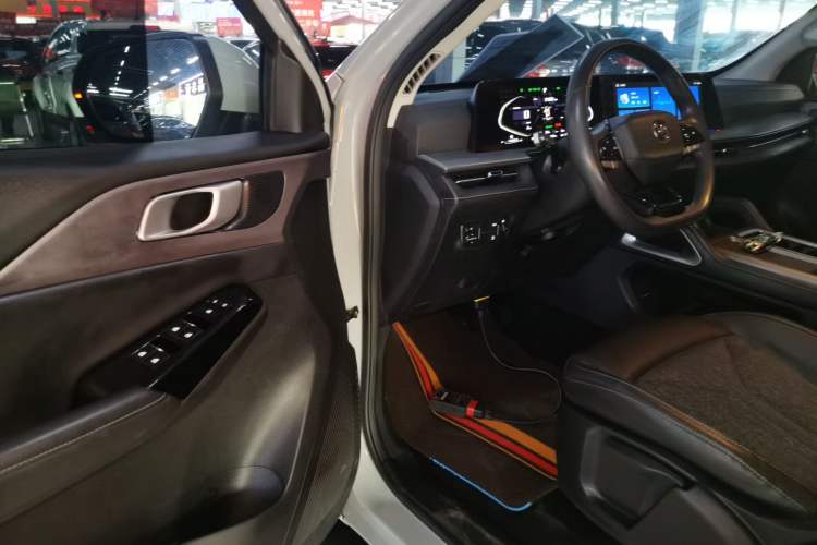 Used Changan Hunter 2024 Warrior Edition Luxury Model Dual-Motor All-Wheel Drive with Extra-Long Cargo Box