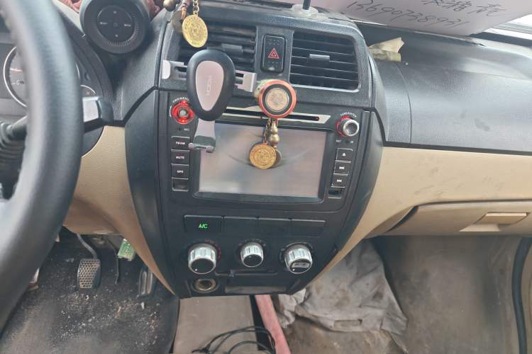 Used Dongfeng Xiaokang C37 2012 1.4L Entrepreneur II Type DK13-06 Audio And AC Panel