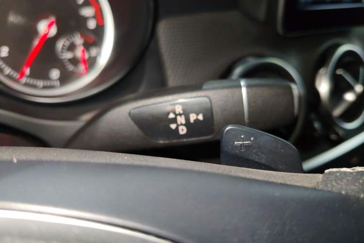 Used Mercedes-Benz GLA 2018 GLA 200 Fashion Model Gear Lever