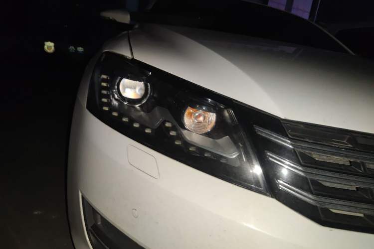 Used Volkswagen Passat 2013 2.0 TSI DSG Ultimate Edition Right Front Headlight