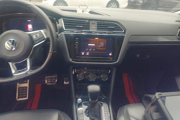 Used Volkswagen Tiguan L 2021 330TSI Automatic Two-Wheel Drive R-Line Enhanced Edition
