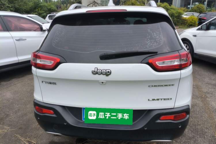 Used Jeep Cherokee 2017 2.0L Superior Edition