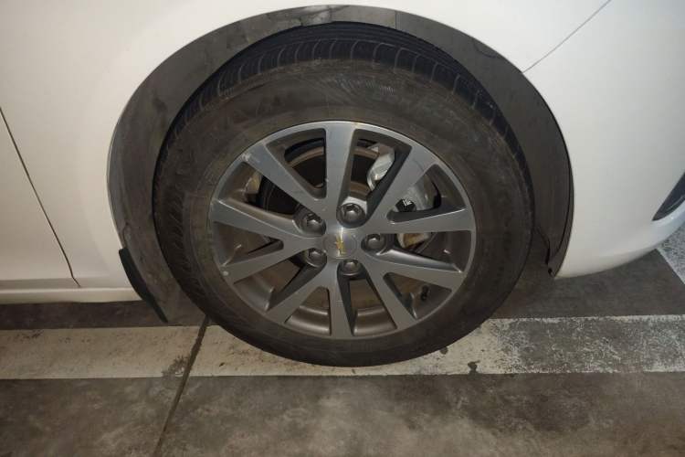 Used Chevrolet Malibu 2016 2.0L Automatic Luxury Edition Right Front Wheel Hub