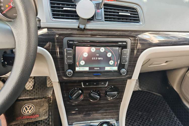 Used Volkswagen Gran Lavida 2013 1.6L Manual Comfort Model