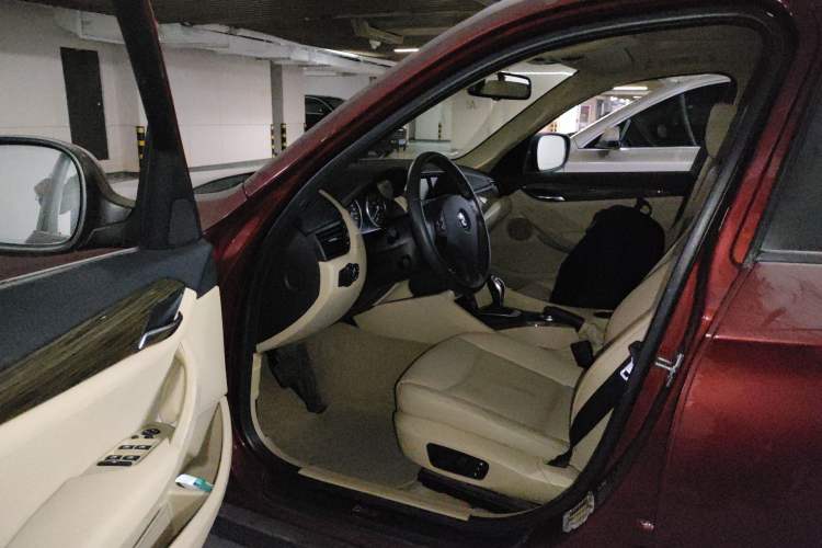 Used BMW X1 2012 xDrive20i Driver Seat