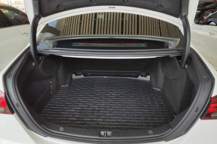 Used Mercedes-Benz E-Class 2021 Restyled E 300 L Sporty and Stylish Edition
