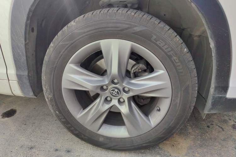 Used Toyota Highlander 2018 2.0T Four-Wheel Drive Luxury Version 7 Seats China VI Standard