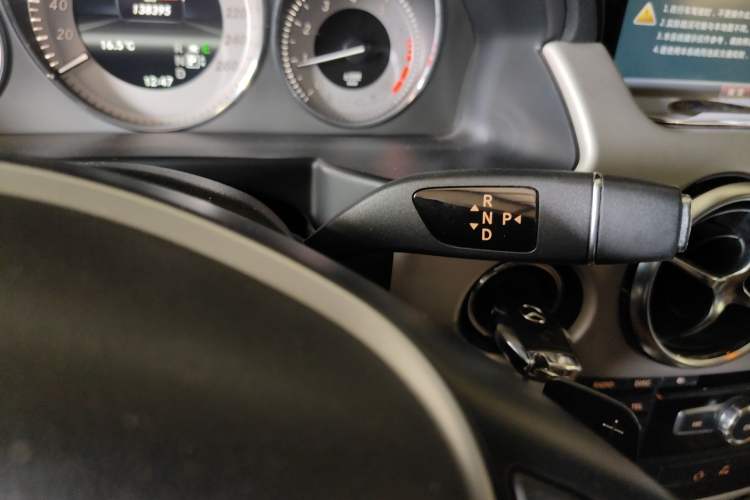 Used Mercedes-Benz GLK-Class 2013 GLK 300 4MATIC Dynamic Edition Gear Lever