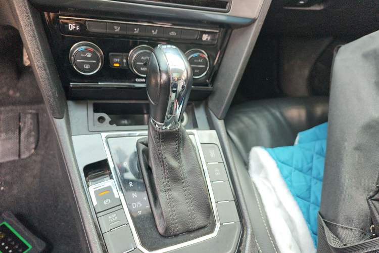 Used Volkswagen Lamando 2018 280TSI DSG Comfort Edition Gear Lever