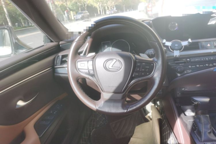 Used Lexus ES 2018 300h Premier Edition China VI Standard
