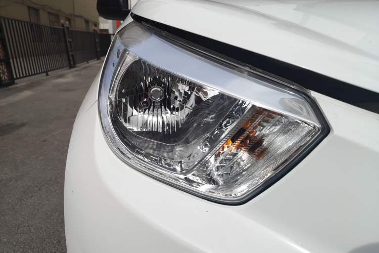 Used Dongfeng Junfeng ER30 2018 Base Model
