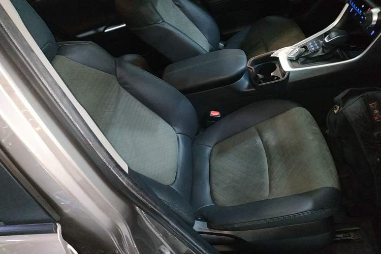 Used Toyota RAV4 2022 2.0L CVT 4x4 Style Plus Edition Right Front Seat