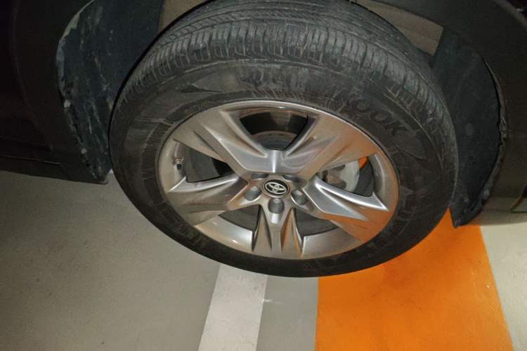 Used Toyota Highlander 2018 2.0T Four-Wheel Drive Supreme Edition 7-Seater China VI Right Front Wheel Hub