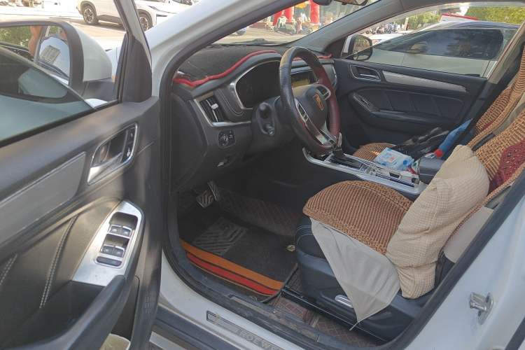 Used Roewe RX5 2016 20T Two-Wheel Drive Automatic Internet Smart Edition
