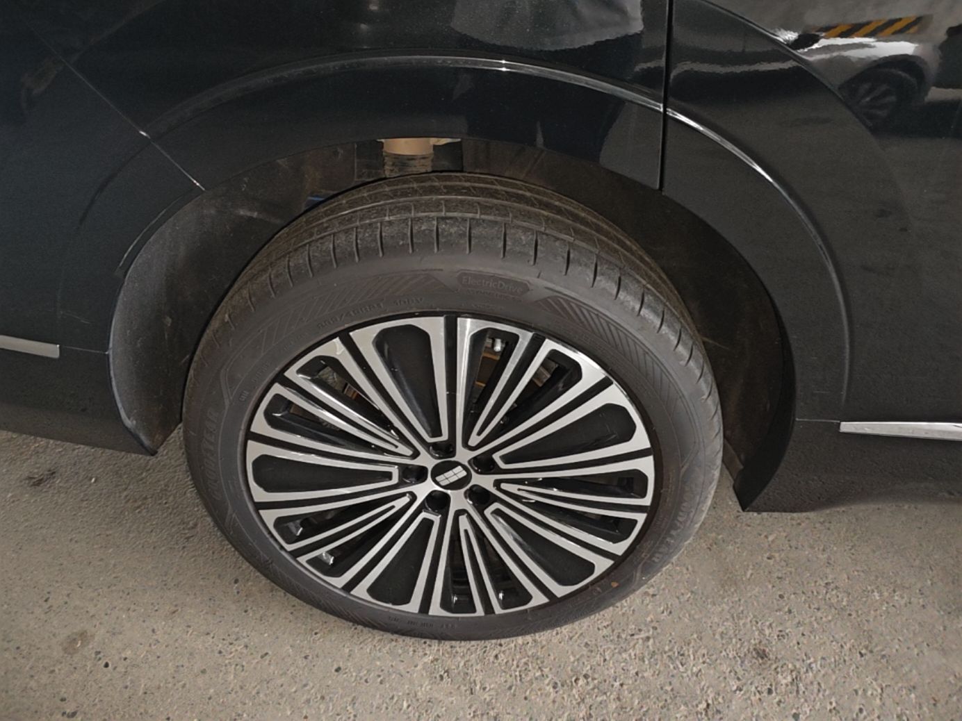 Geely Galaxy M9 2025 Model 210km Four-Wheel-Drive Leading Edition — снимка 11