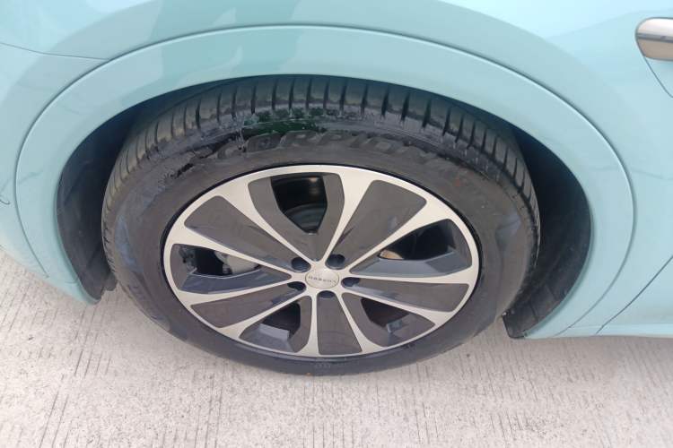 Used Hima Luxeed R7 2025 Range-Extended Version 251 km Max Left Front Wheel Hub