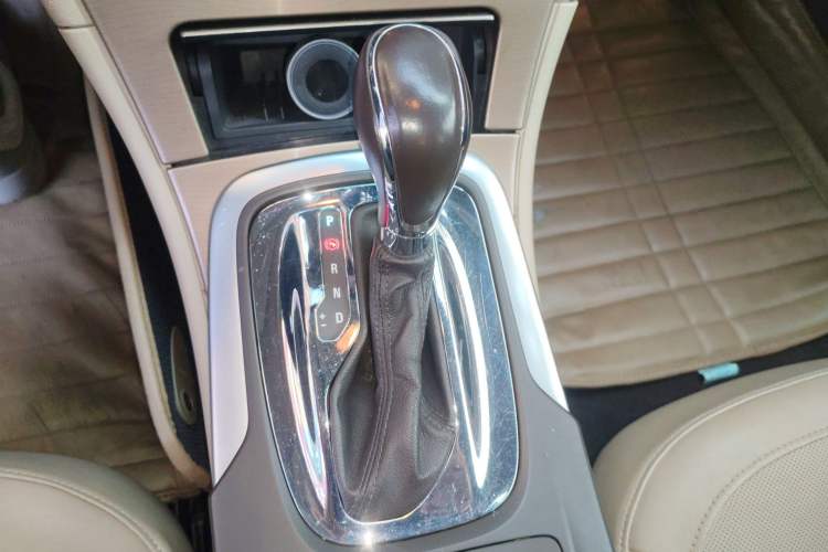 Used Buick Regal 2012 2.4L SIDI Flagship Edition Gear Lever
