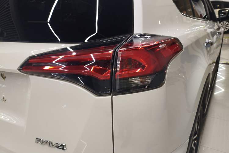 Used Toyota RAV4 2016 2.0L CVT Two-Wheel Drive Comfort Edition China V Standard