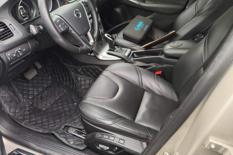 Used Volvo V40 2019 T3 Smart Luxury Edition