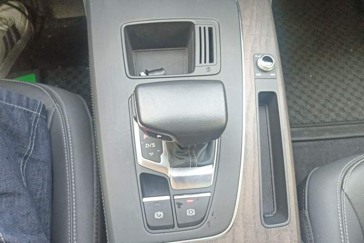 Used Audi Q5L 2023 40T Luxury Elegant Model Gear Lever