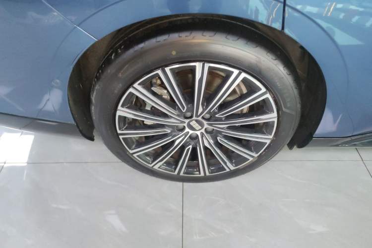 Used Geely Galaxy 8 2025 130km EM-P Starship Edition
