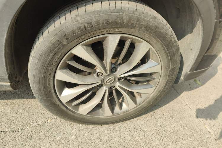 Used GAC Trumpchi GS8 2017 320T Two-Wheel Drive Luxury Smart Connectivity Version (7 Seats) Right Front Wheel Hub