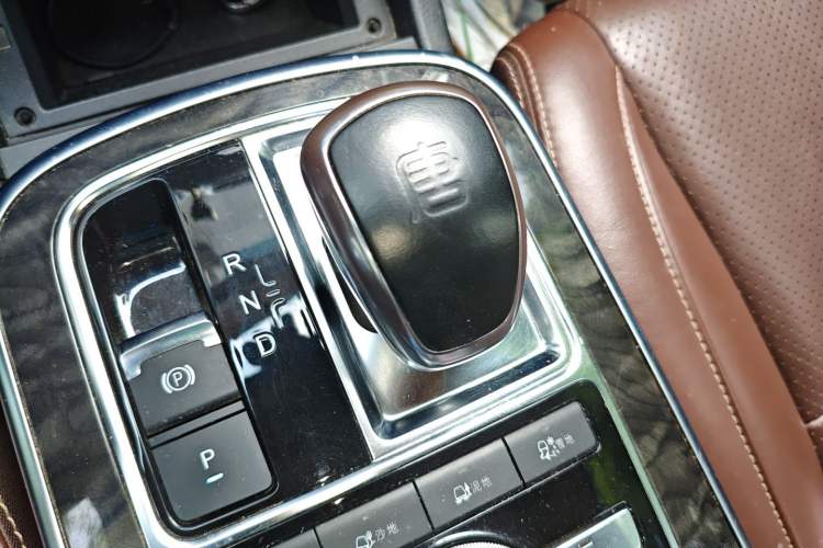 Used BYD Tang New Energy 2015 2.0T Four-Wheel-Drive Flagship Model