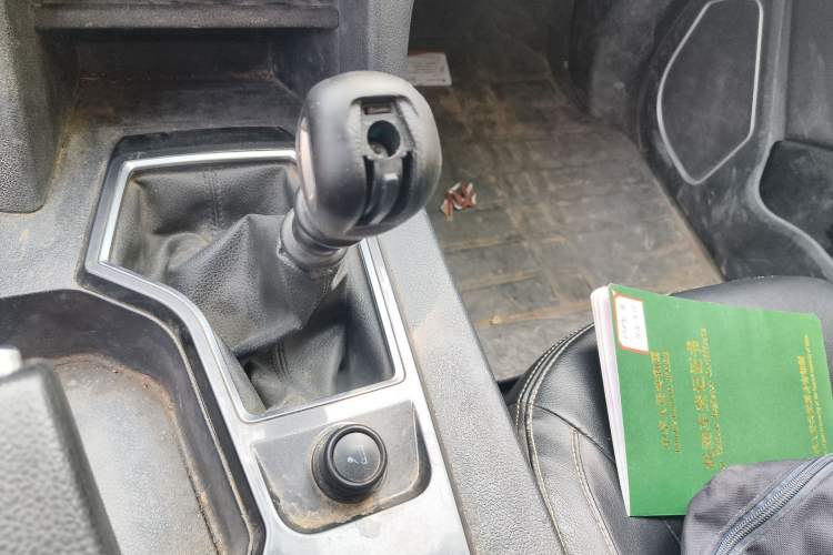 Used JMC Yuhu 7 2020 2.0T Diesel Manual Two-Wheel Drive Comfort Edition Short Wheelbase China VI Standard JX4D20A6L Gear Lever