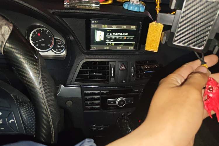 Used Mercedes-Benz E-Class 2011 E 260 CGI Coupe Audio And AC Panel