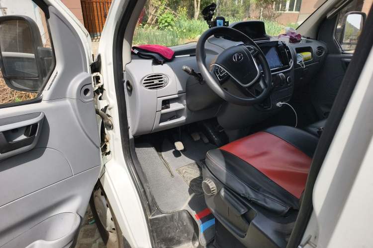 Used SAIC MAXUS Xintu V80 2019 2.5T Classic Model 6-Speed Manual Aotong Long Wheelbase Mid-Height 7-Seater