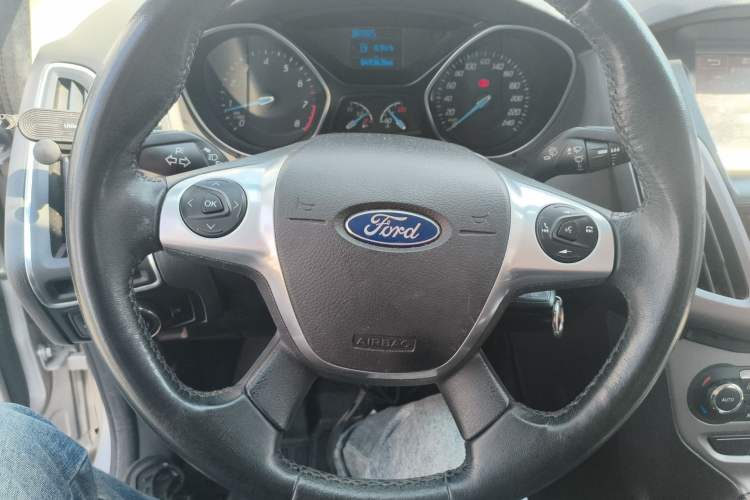 Used Ford Focus 2012 Sedan 1.6L Automatic Fashion Edition
