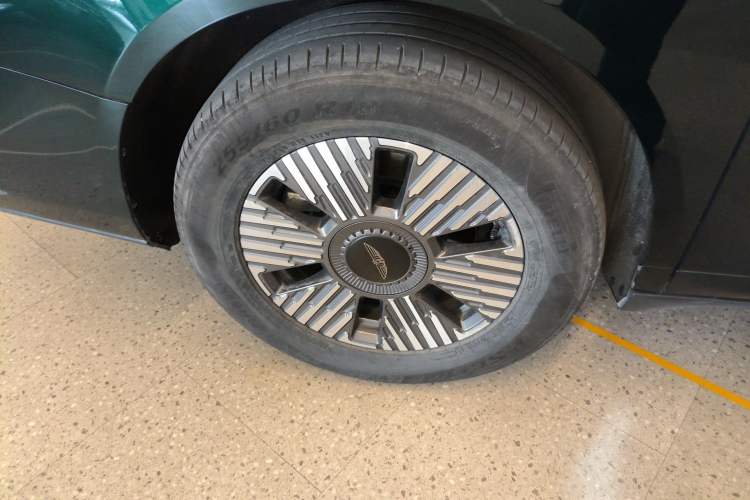 Used Geely Galaxy LEVC L380 2024 140-Degree 6-Seater All-Wheel-Drive Ultra