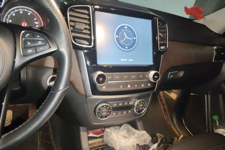 Used BAIC Off-Road BJ90 2021 4.0T Prestige Edition Audio And AC Panel