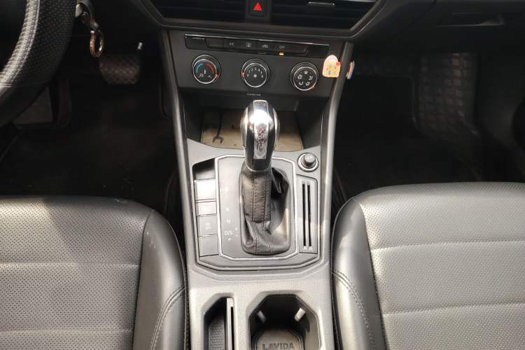 Used Volkswagen Lavida 2018 1.5L Automatic Comfort Edition China V Standard Gear Lever