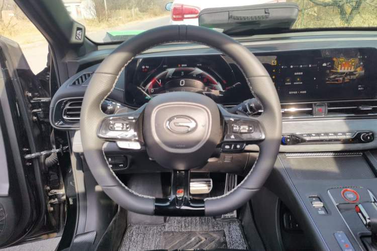 Used GAC Trumpchi EMPOW 2023 400T Automatic R MAX Steering Wheel