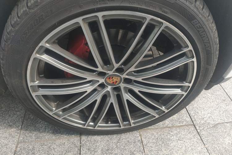 Used Porsche Macan 2016 Macan 2.0T Right Front Wheel Hub